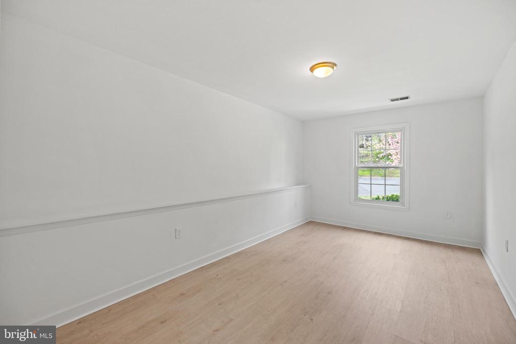 5 SOLITAIRE COURT