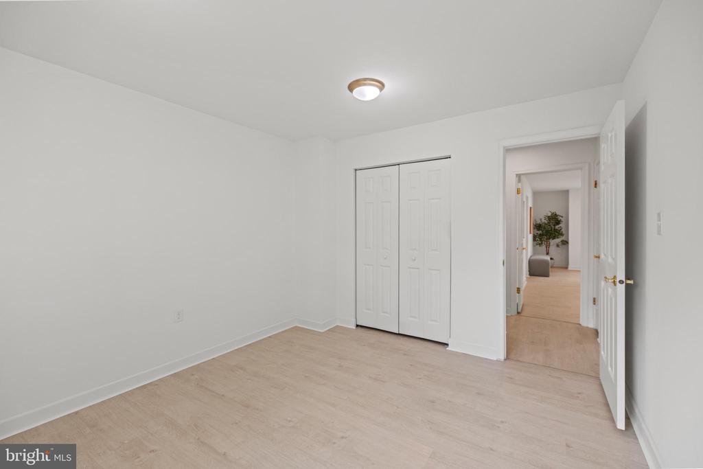 5 SOLITAIRE COURT