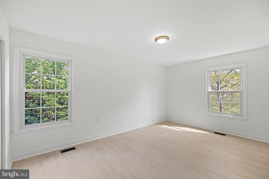 5 SOLITAIRE COURT