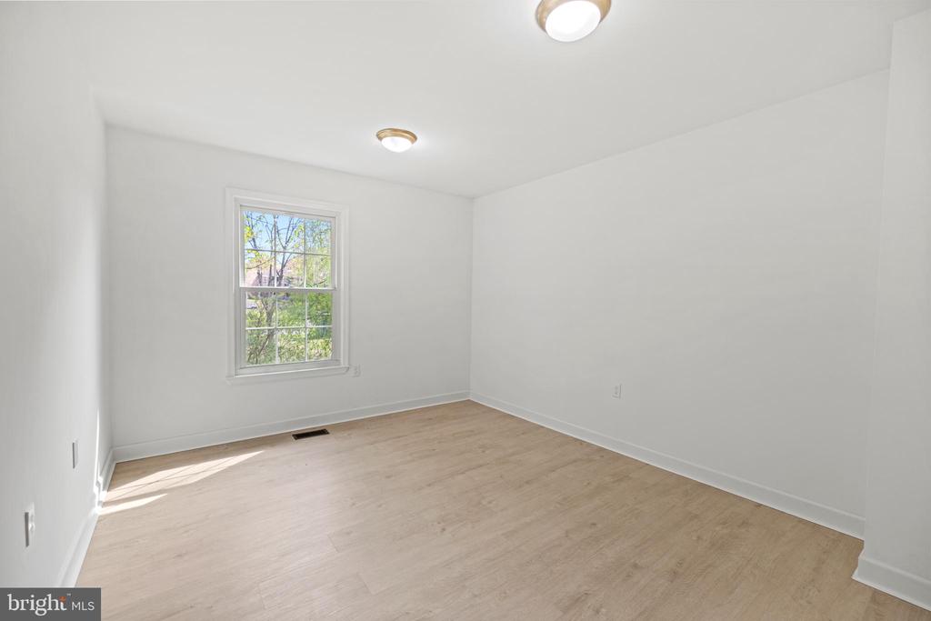 5 SOLITAIRE COURT
