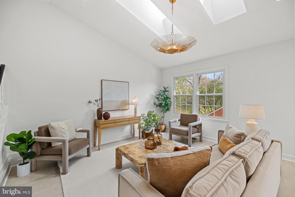 5 SOLITAIRE COURT