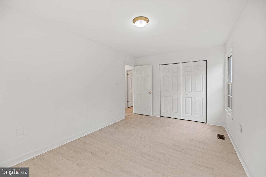 5 SOLITAIRE COURT