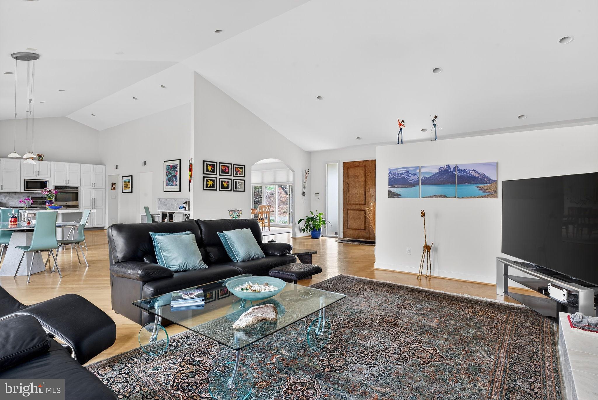 2 LAKE POTOMAC COURT