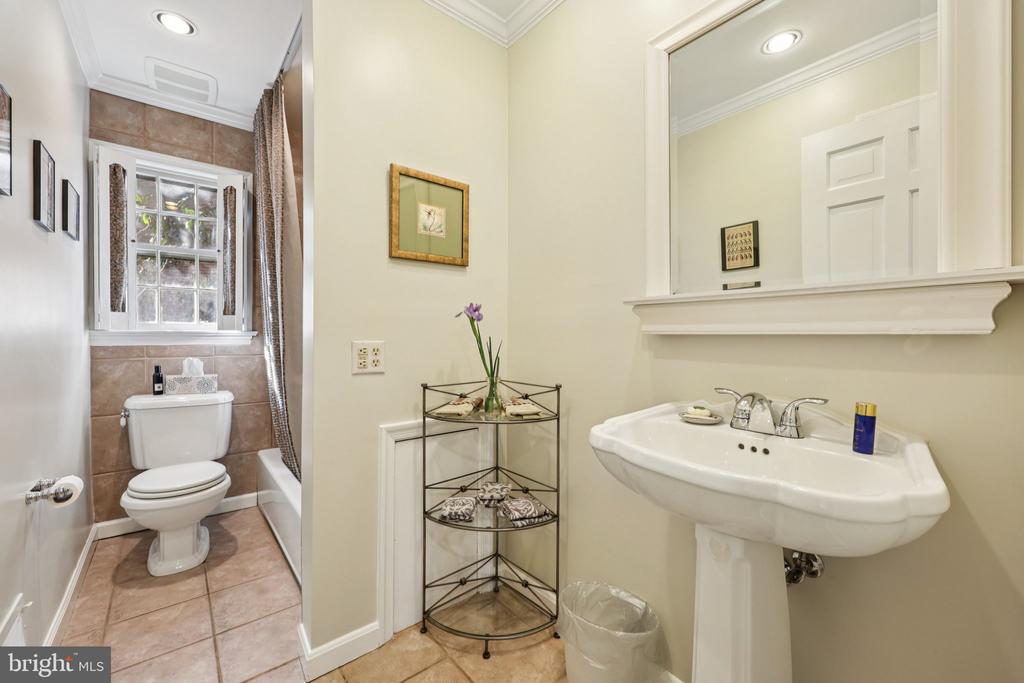 5805 MARBURY
