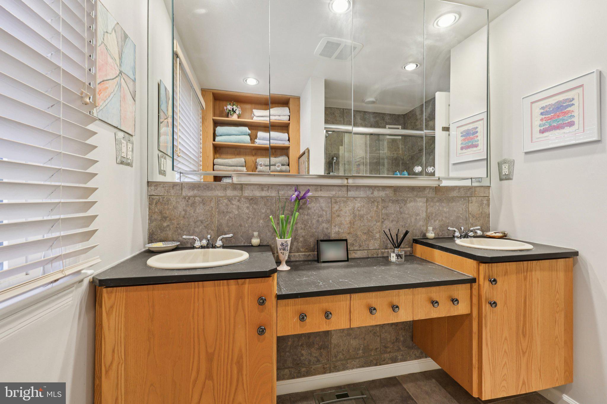 5805 MARBURY