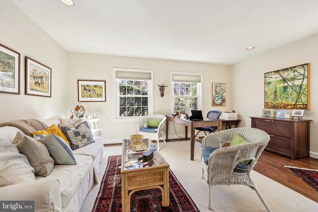 5805 MARBURY