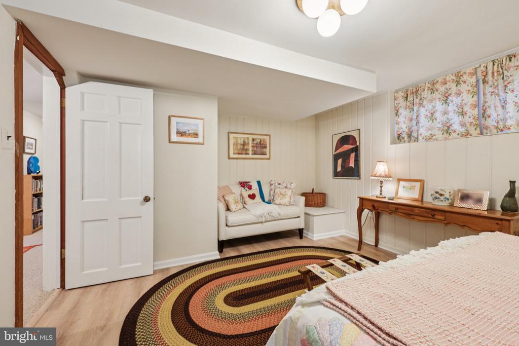 5805 MARBURY