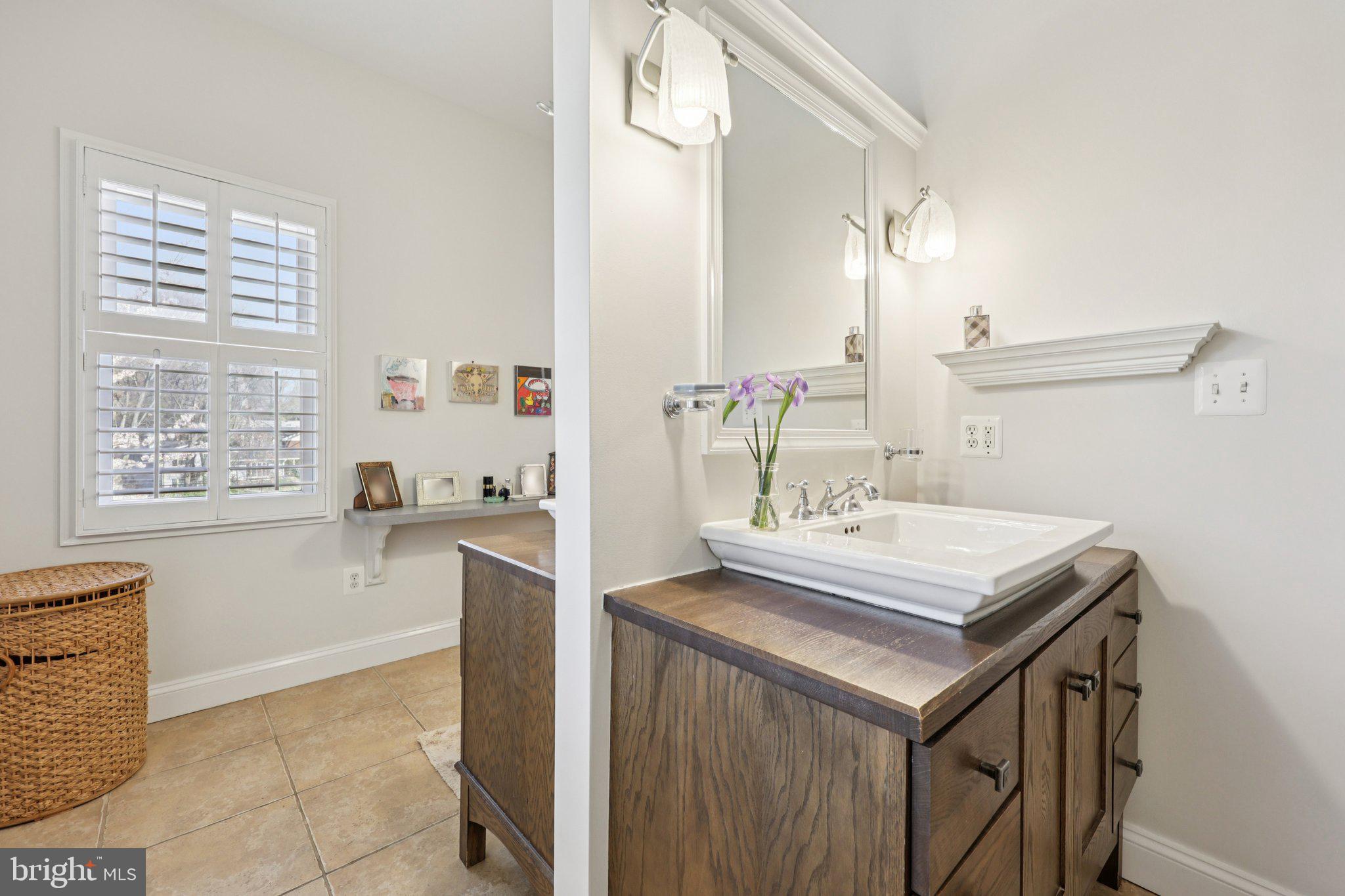5805 MARBURY