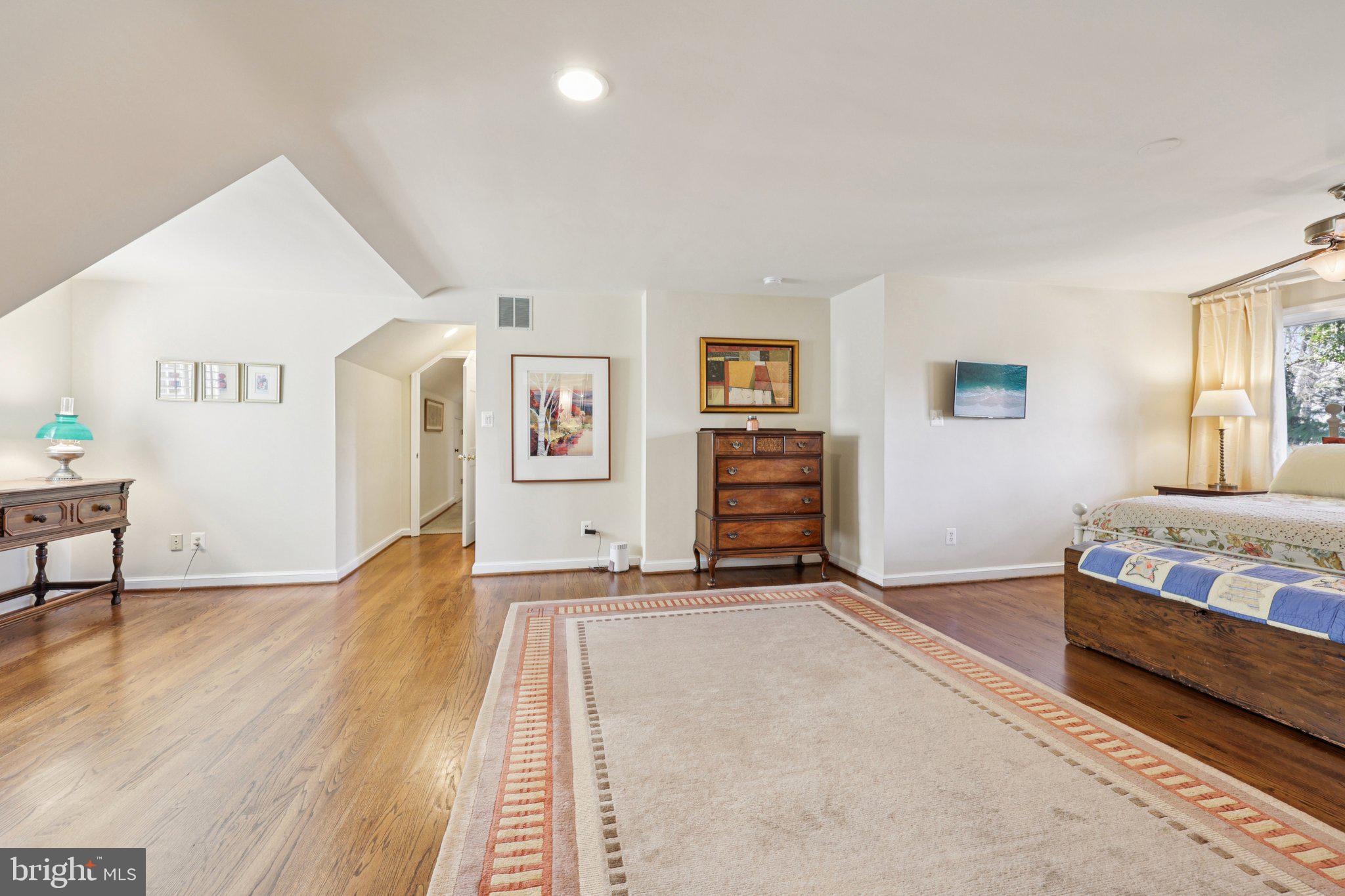 5805 MARBURY