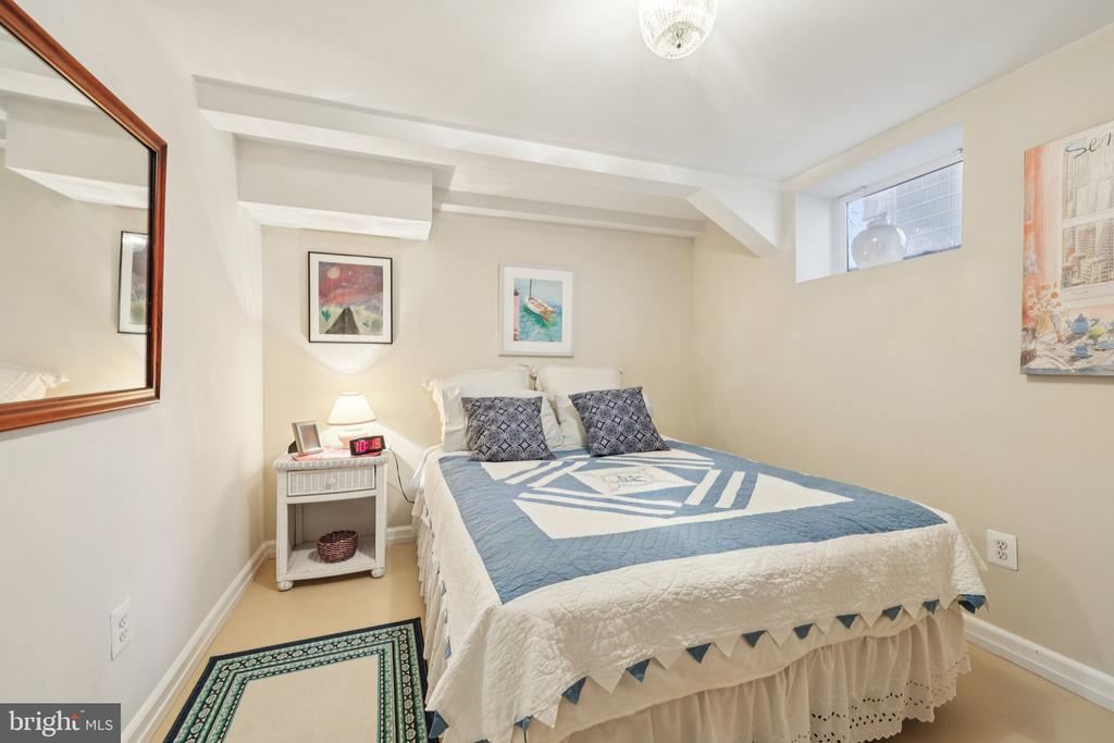 5805 MARBURY
