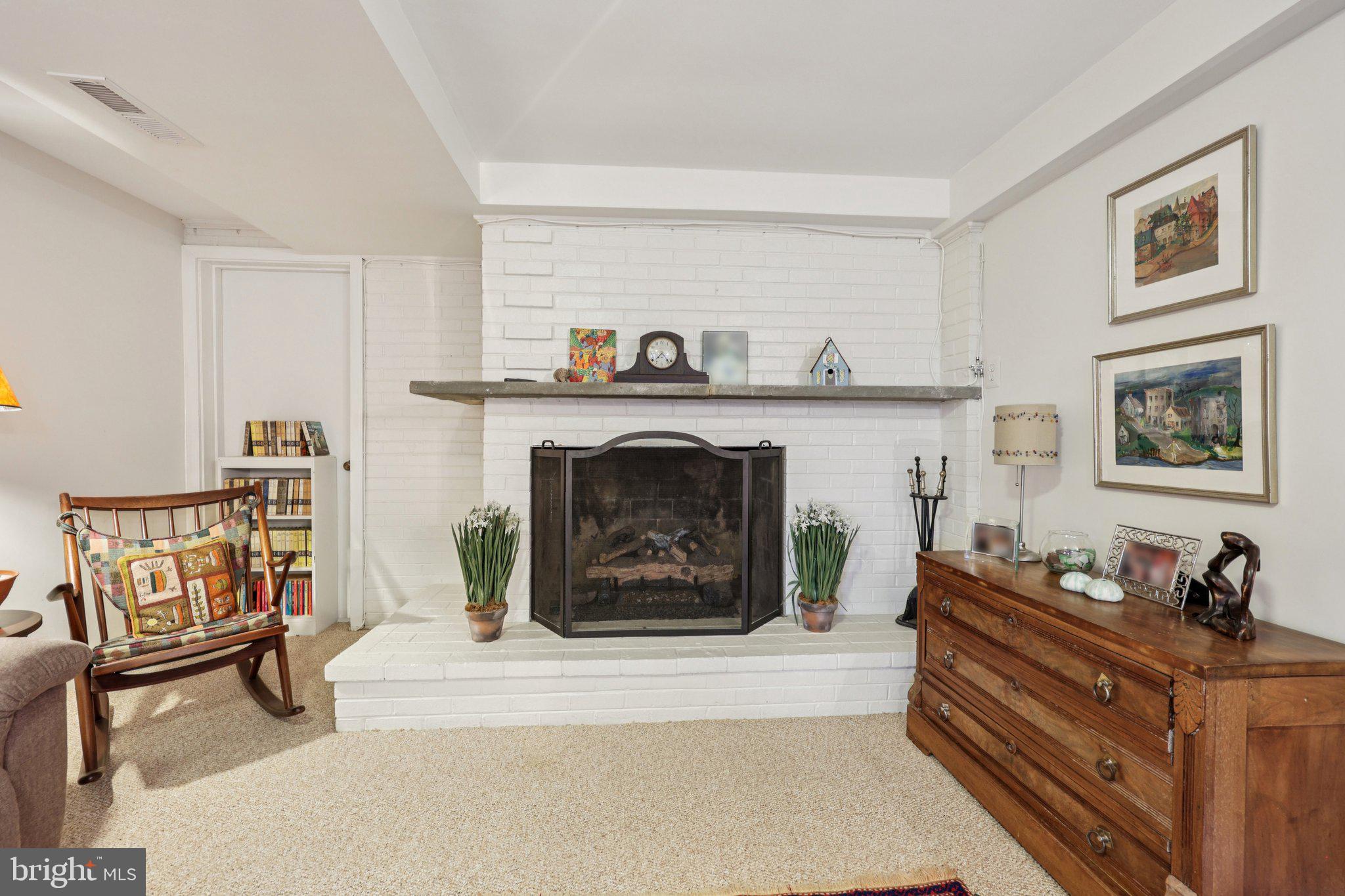 5805 MARBURY