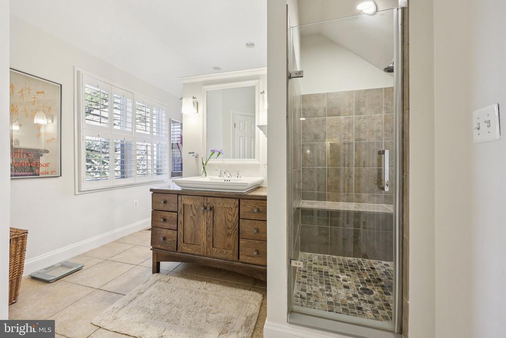5805 MARBURY