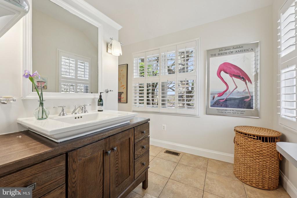 5805 MARBURY