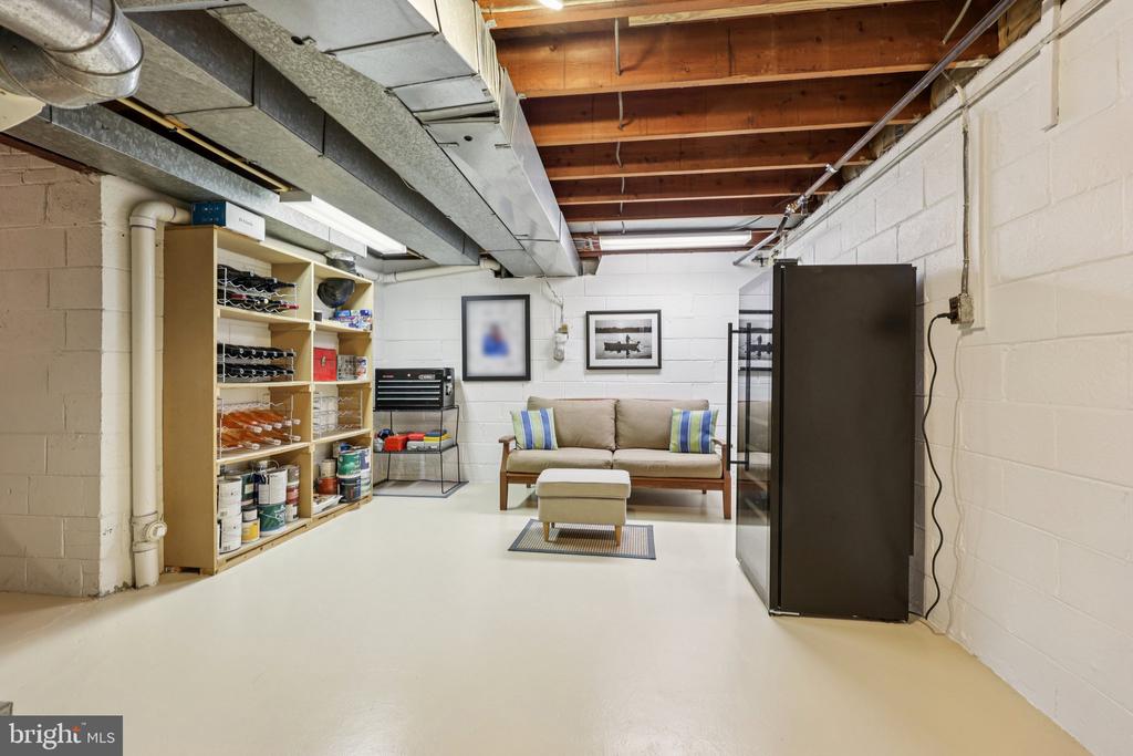 5805 MARBURY