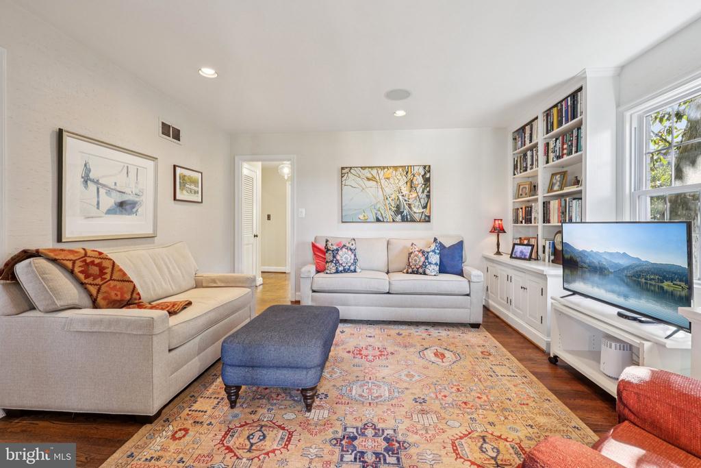 5805 MARBURY