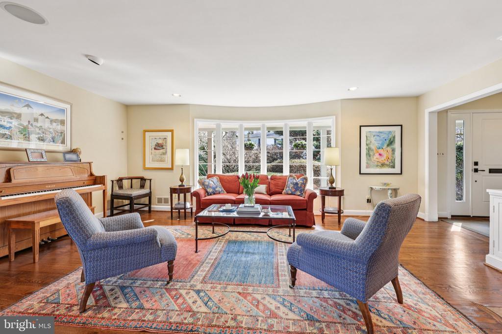 5805 MARBURY