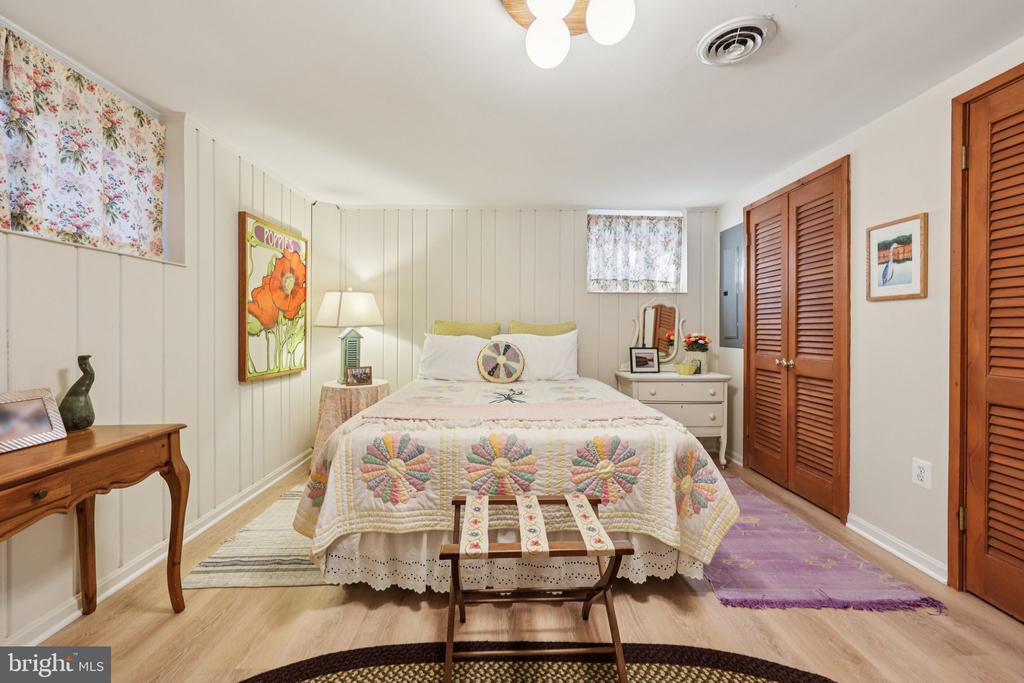 5805 MARBURY