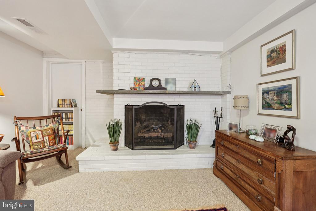 5805 MARBURY