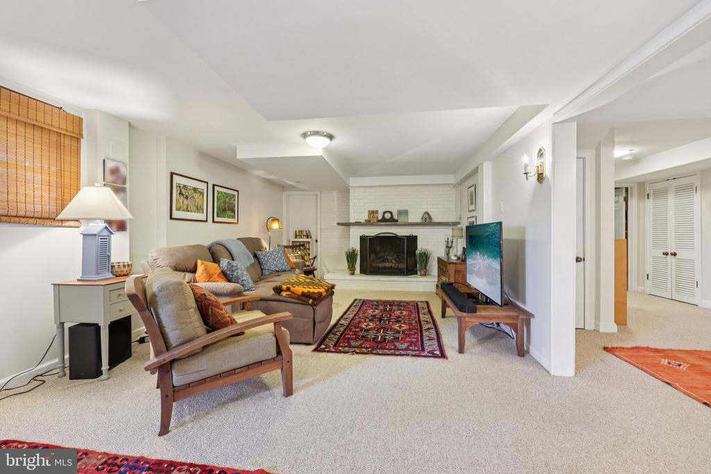 5805 MARBURY