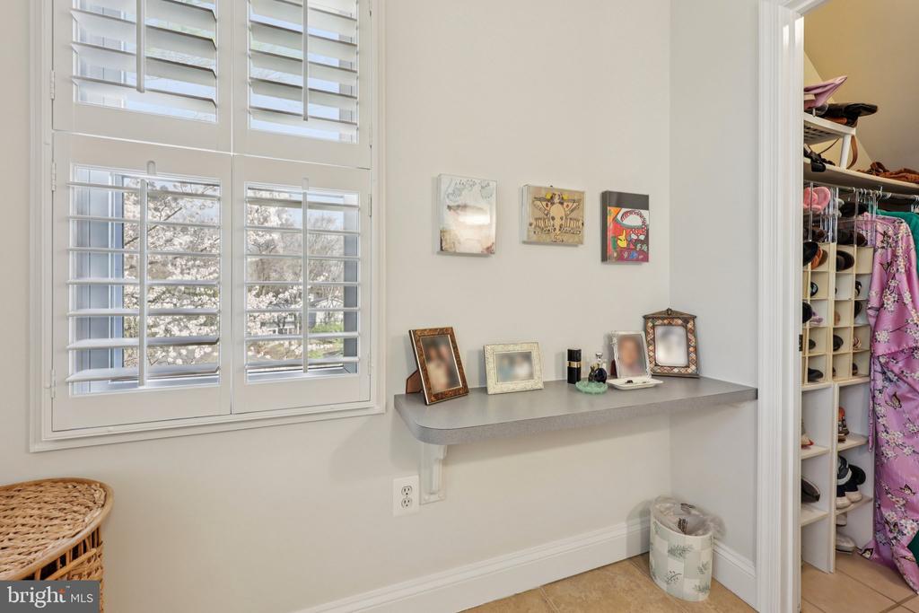 5805 MARBURY