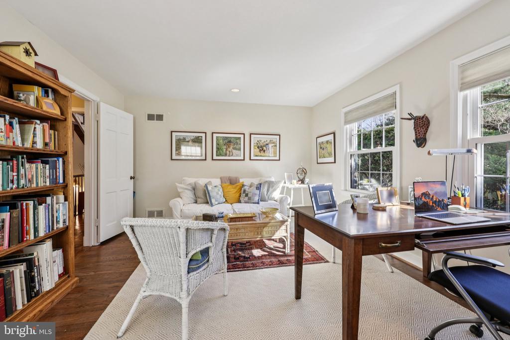 5805 MARBURY
