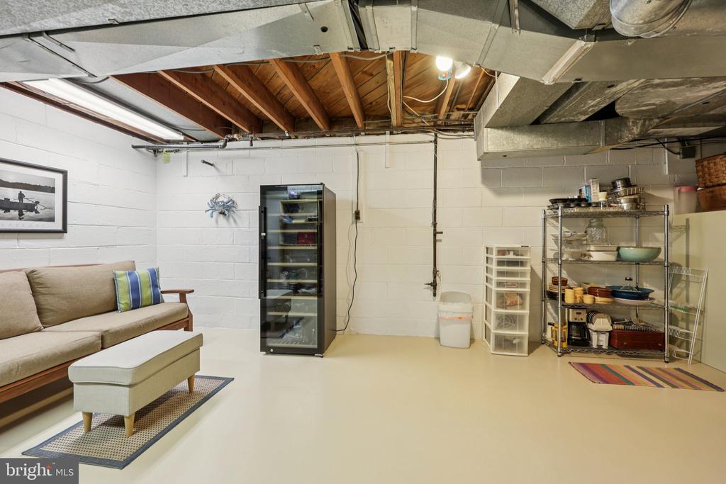 5805 MARBURY
