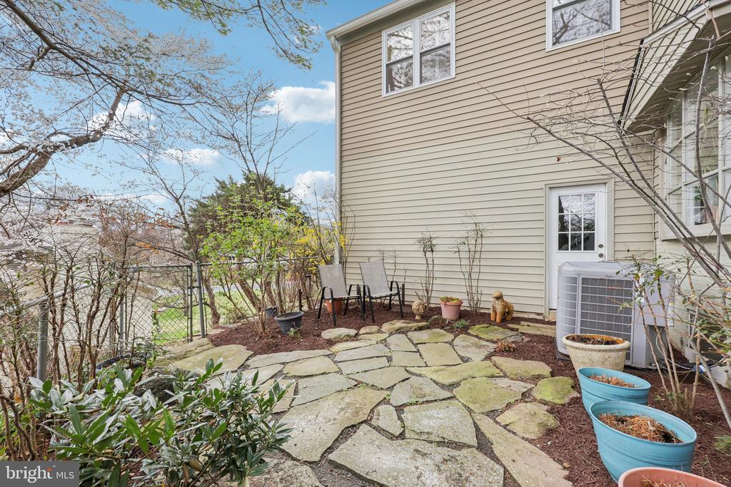 5805 MARBURY