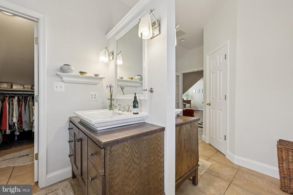 5805 MARBURY