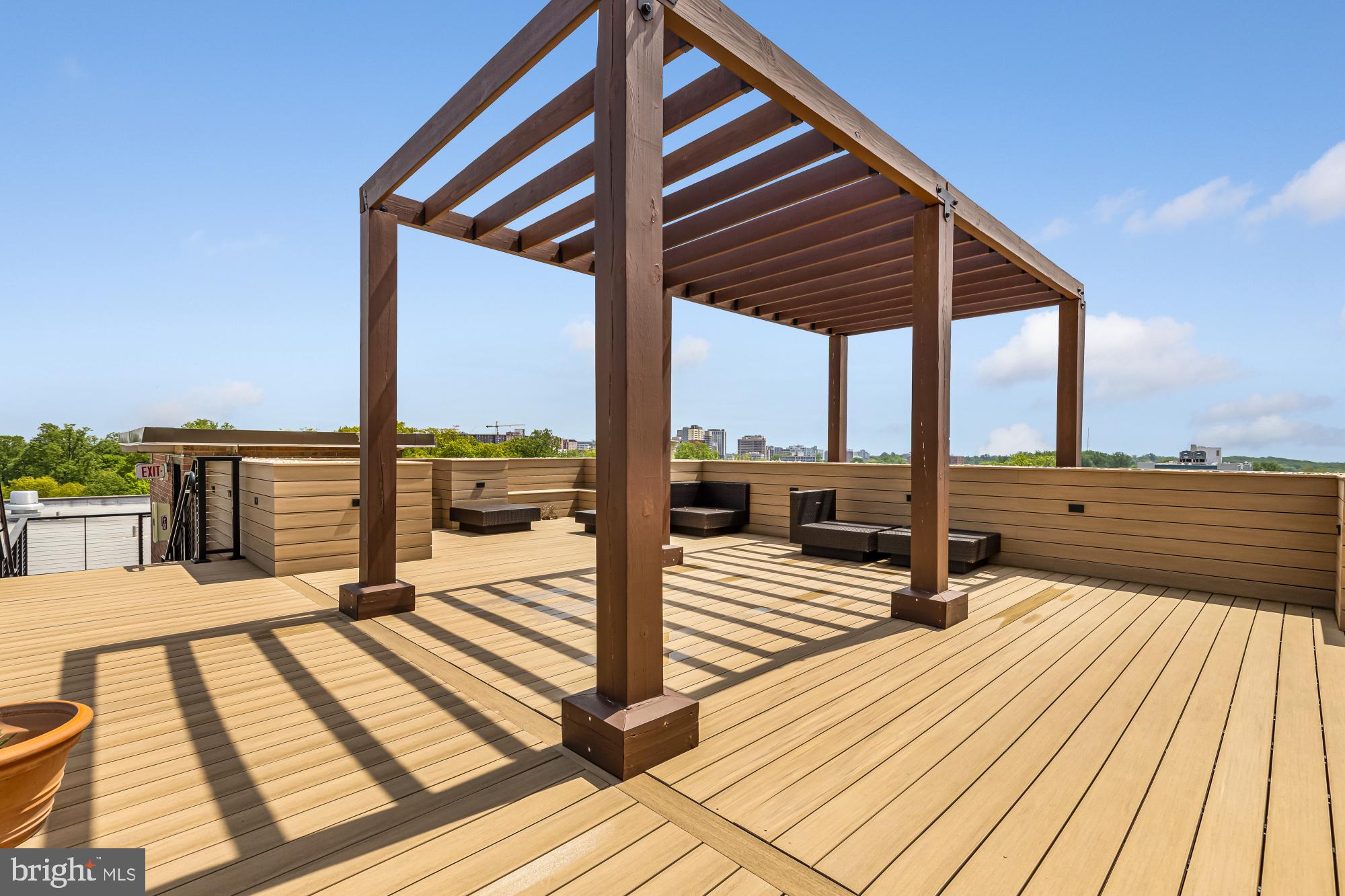 1900 LYTTONSVILLE ROAD 818