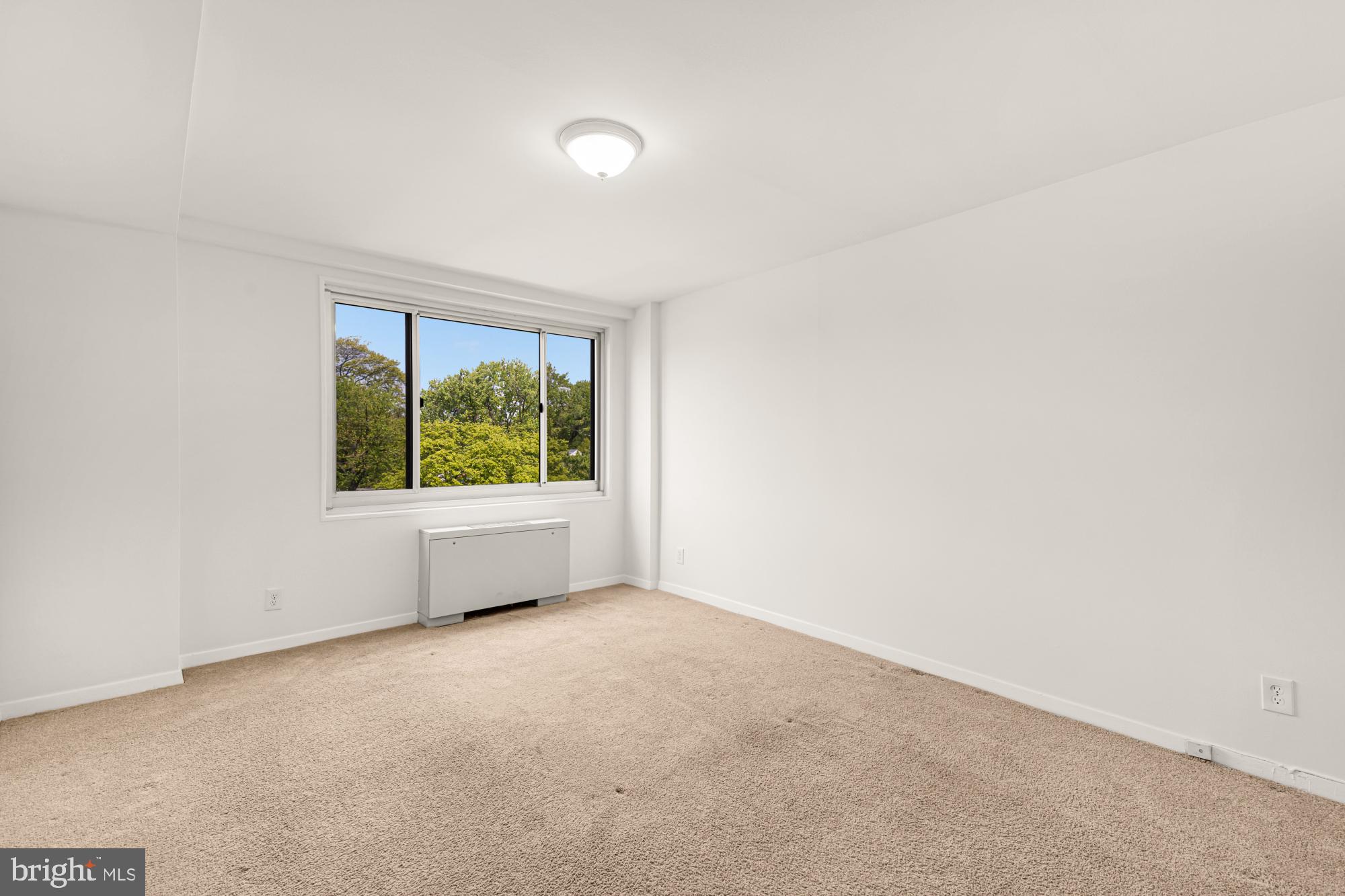 1900 LYTTONSVILLE ROAD 818