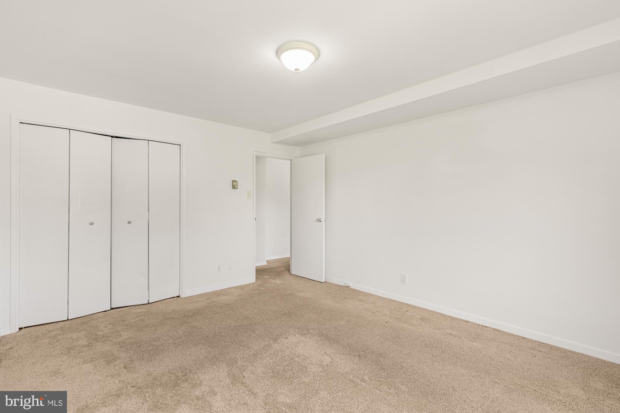 1900 LYTTONSVILLE ROAD 818