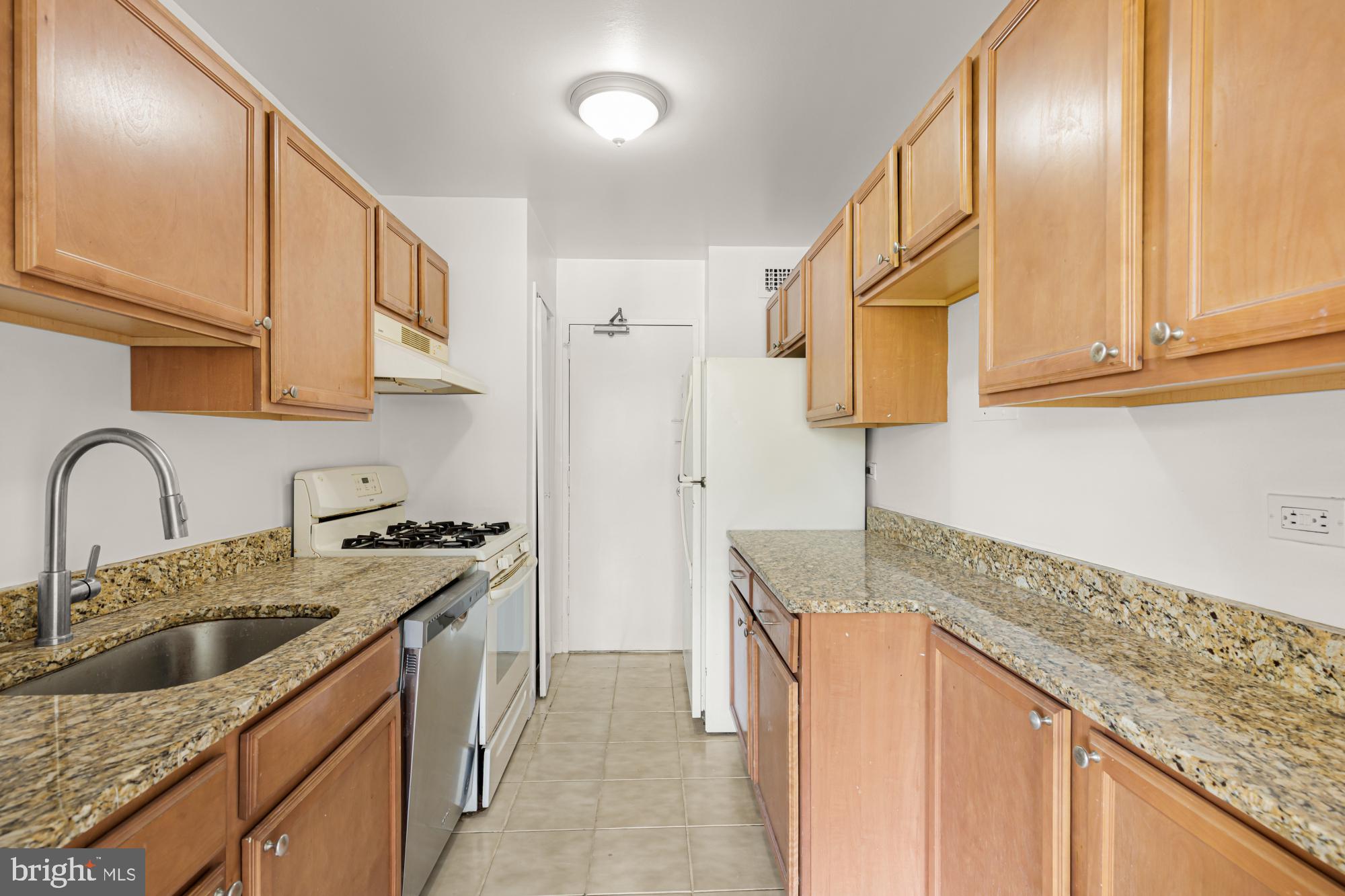 1900 LYTTONSVILLE ROAD 818