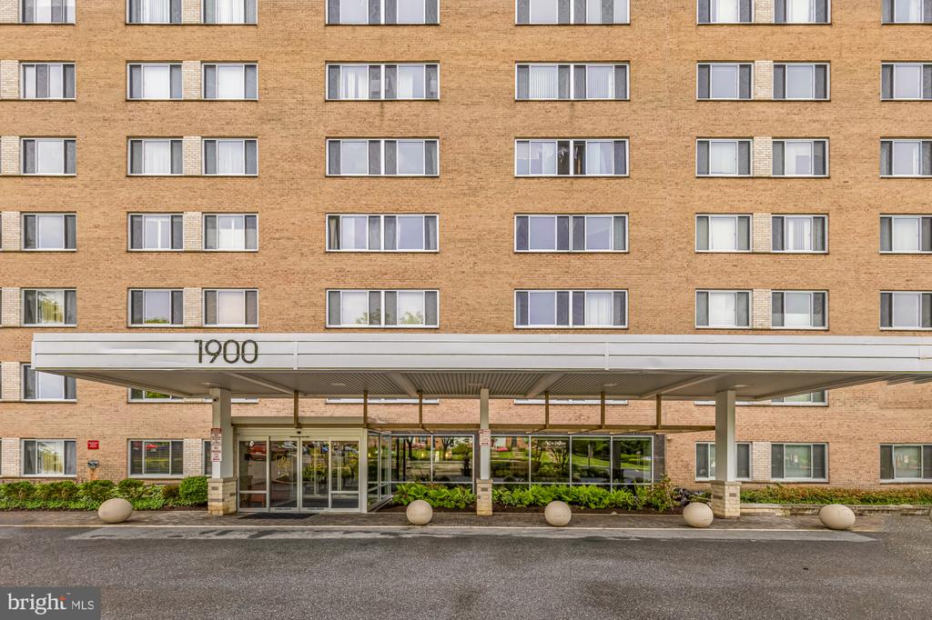 1900 LYTTONSVILLE ROAD 818