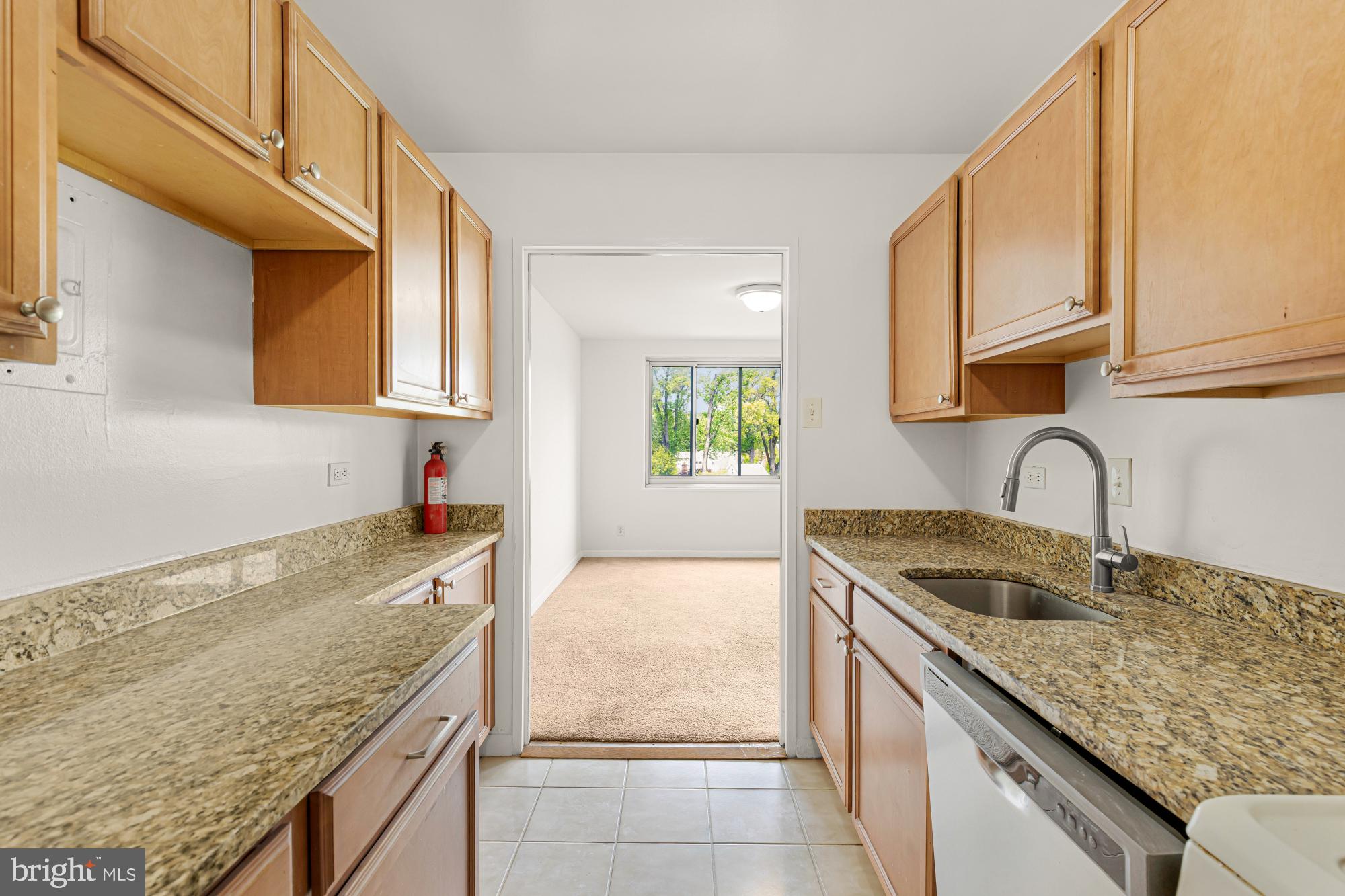 1900 LYTTONSVILLE ROAD 818