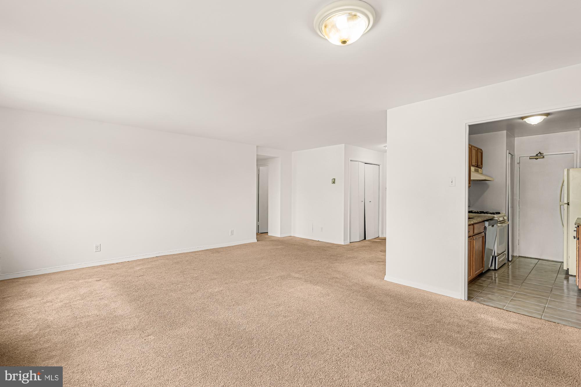 1900 LYTTONSVILLE ROAD 818