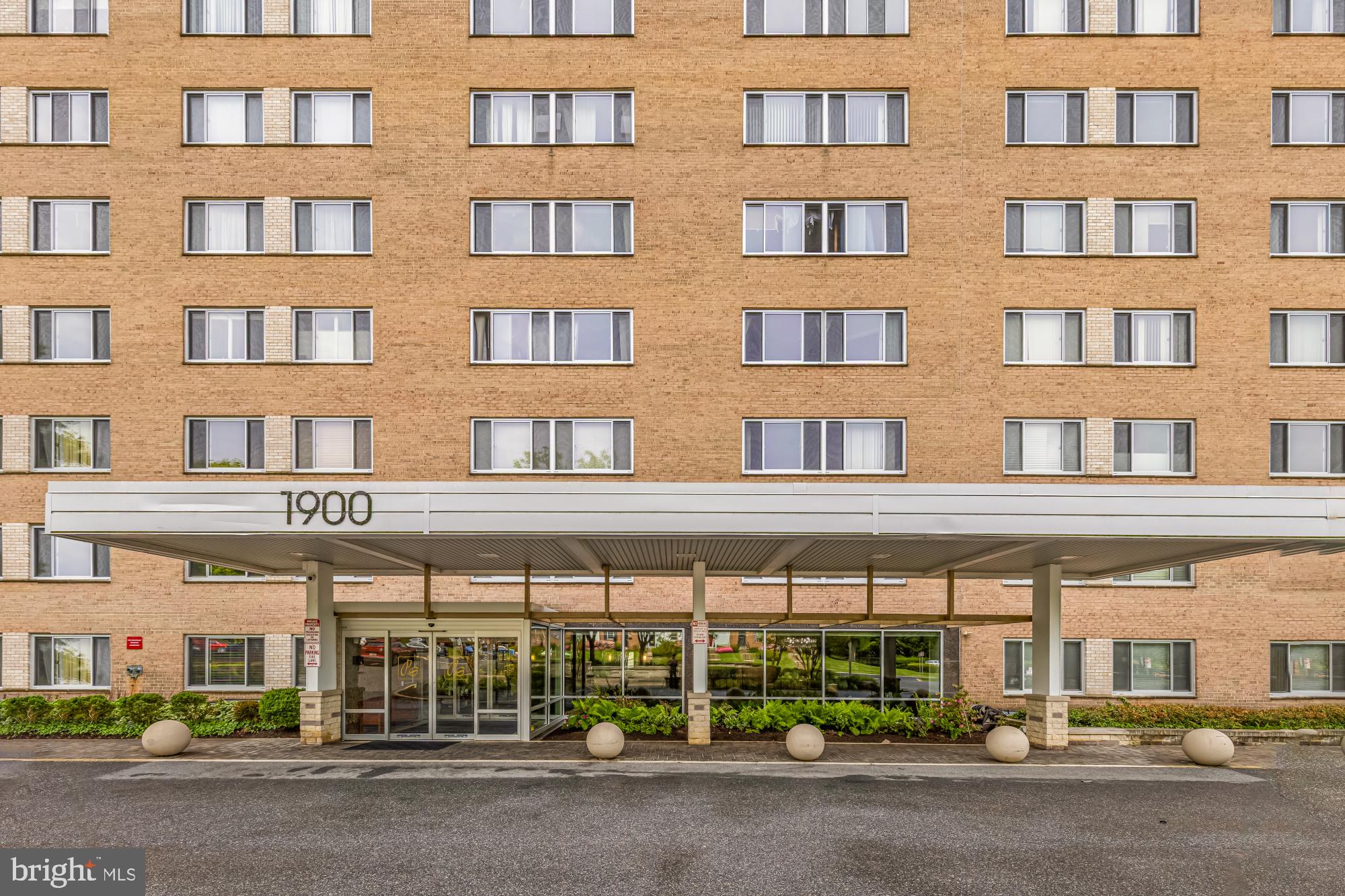 1900 LYTTONSVILLE ROAD 818