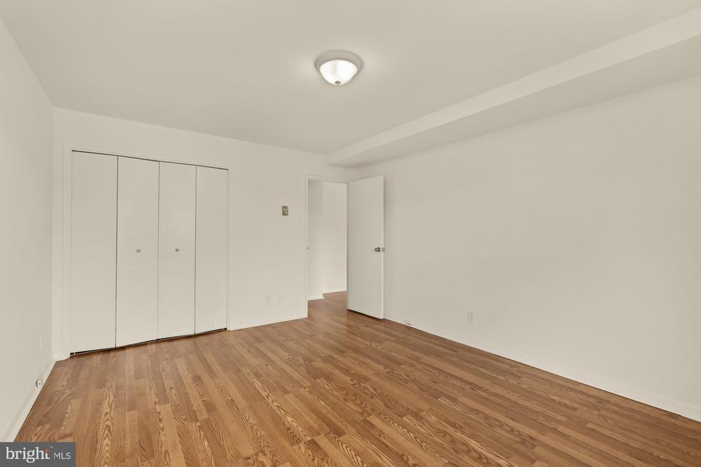 1900 LYTTONSVILLE ROAD 818