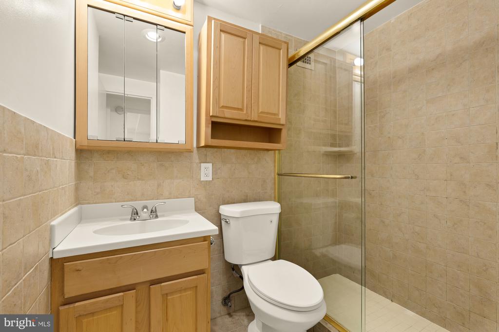 1900 LYTTONSVILLE ROAD 818