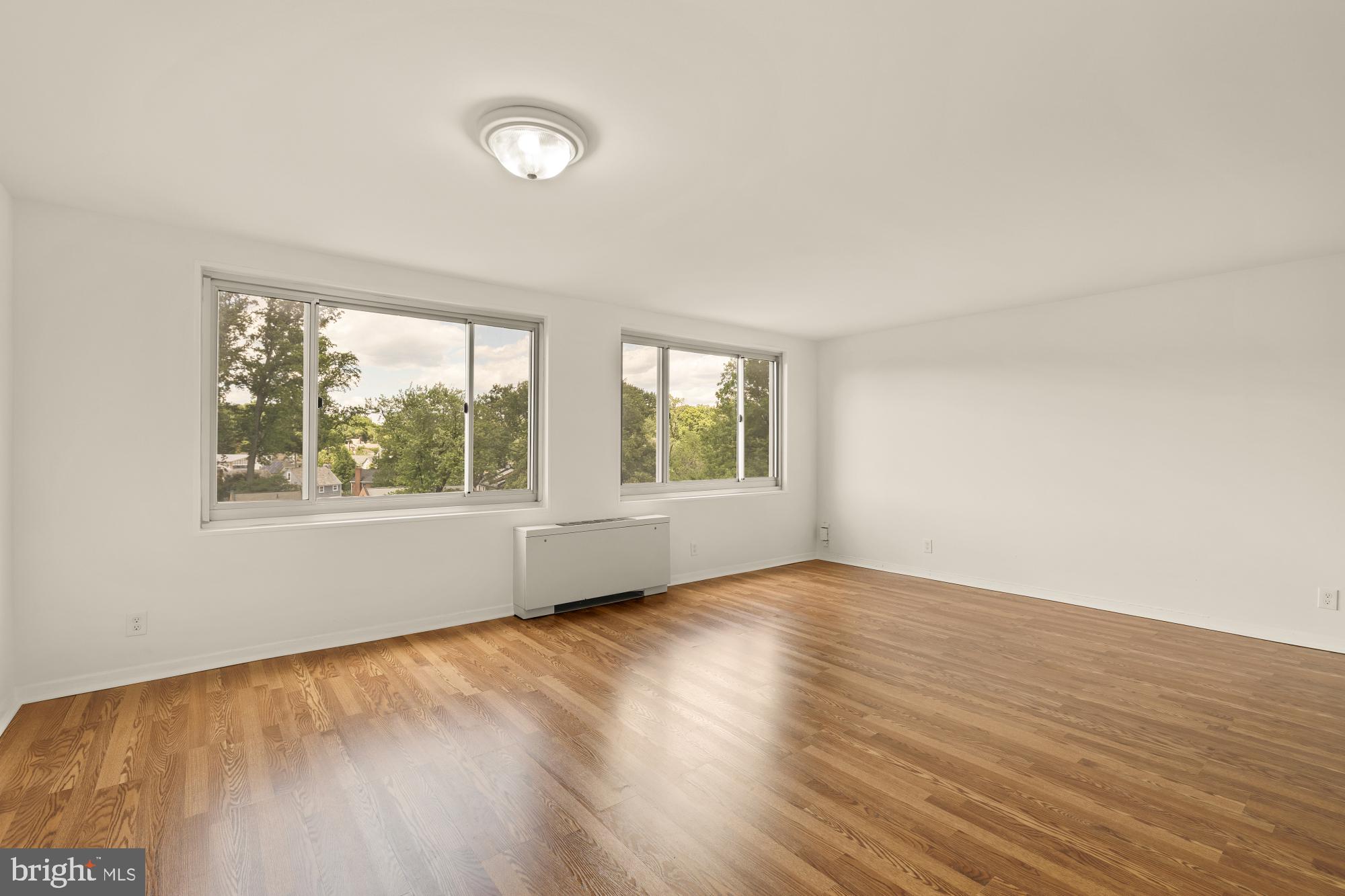 1900 LYTTONSVILLE ROAD 818