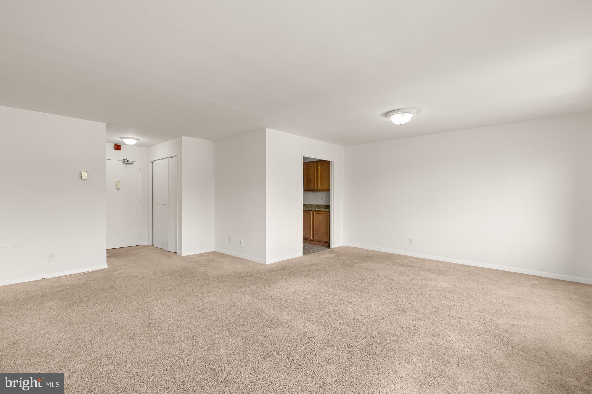 1900 LYTTONSVILLE ROAD 818