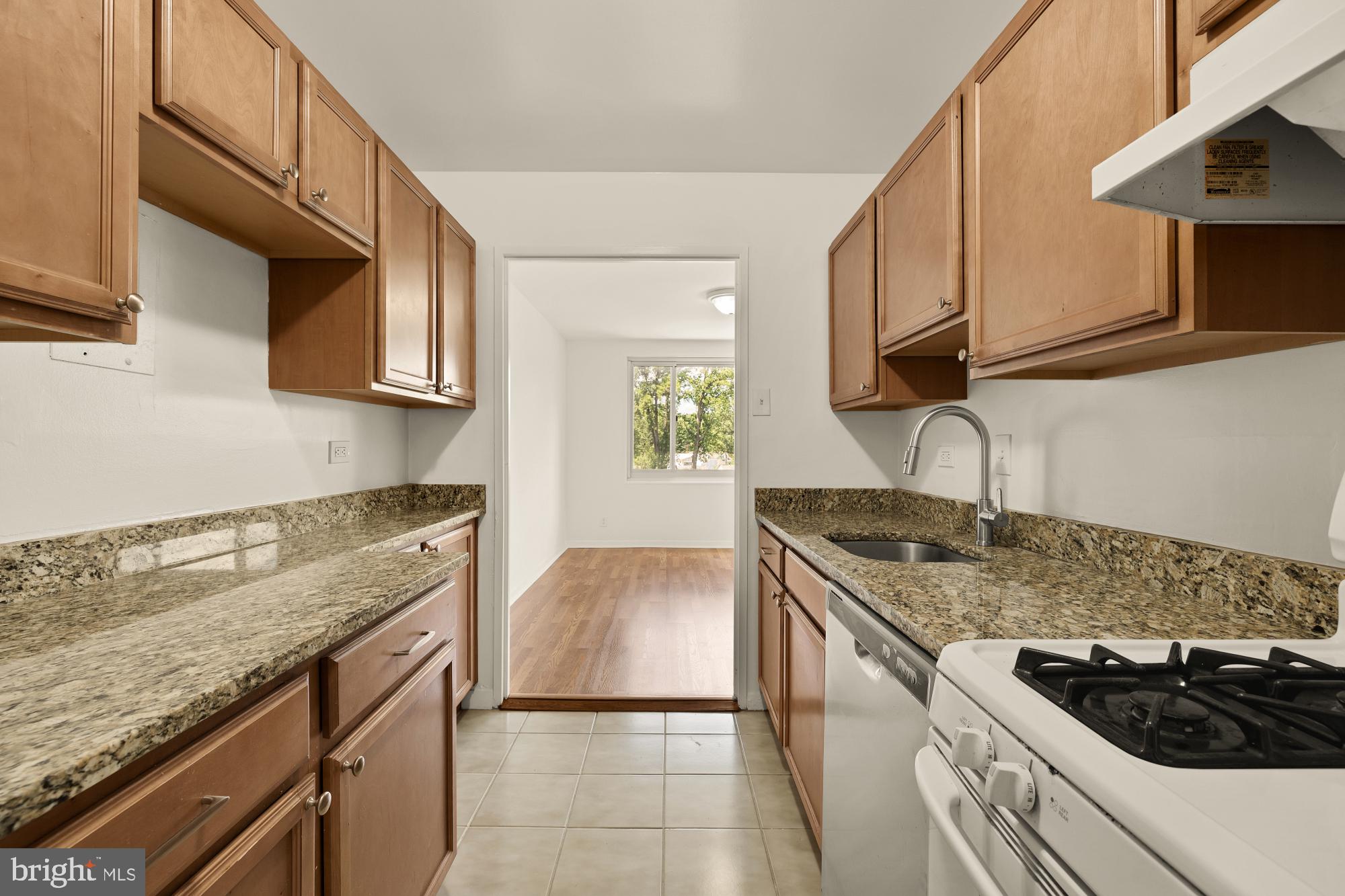 1900 LYTTONSVILLE ROAD 818