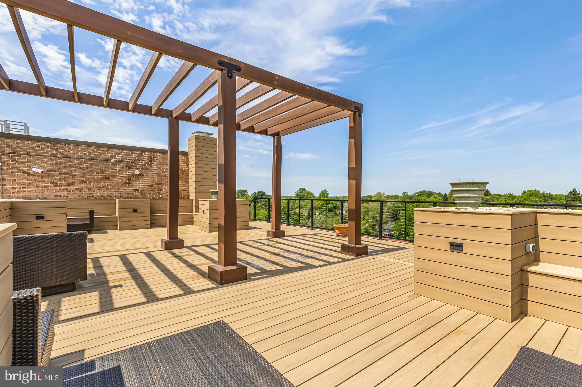 1900 LYTTONSVILLE ROAD 818