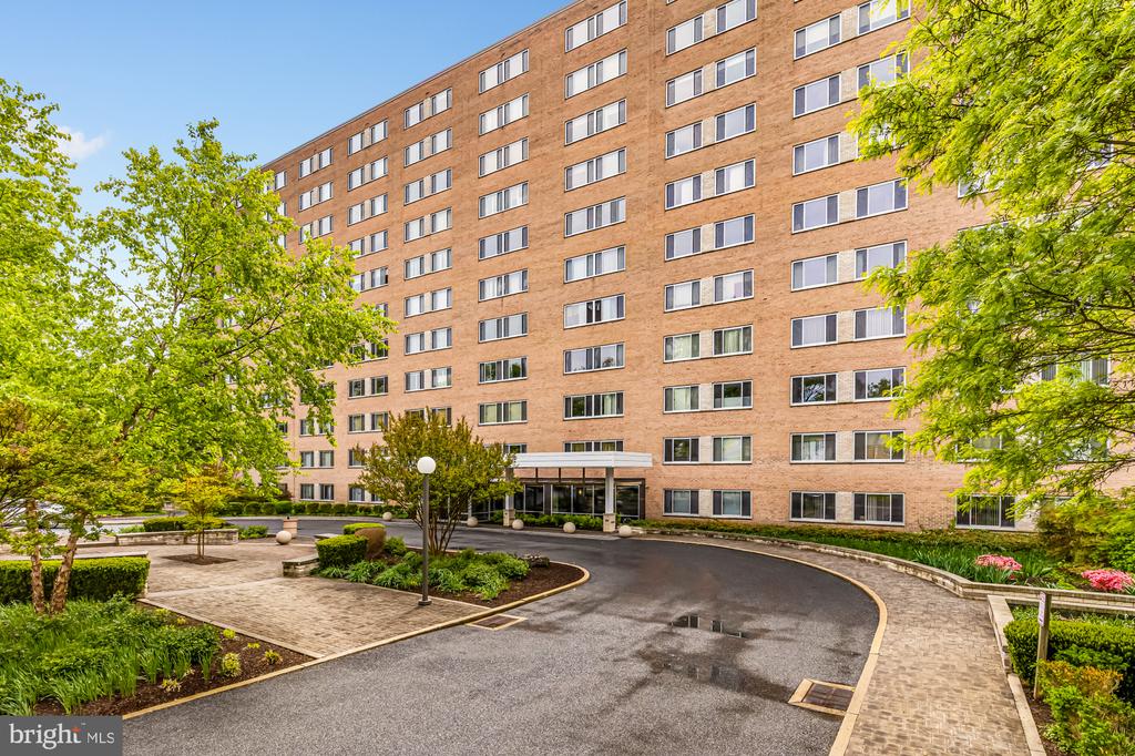 1900 LYTTONSVILLE ROAD 818