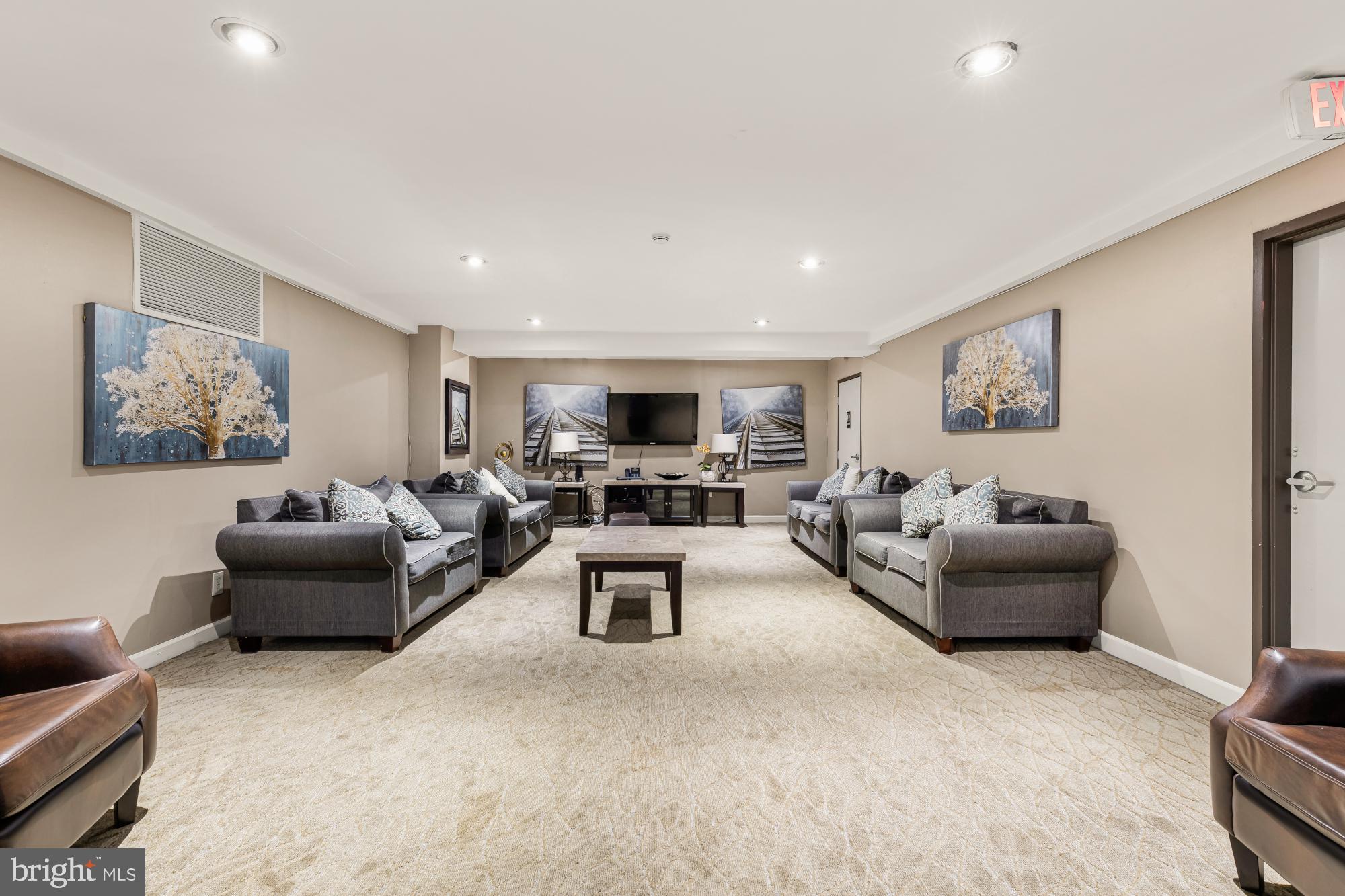 1900 LYTTONSVILLE ROAD 818