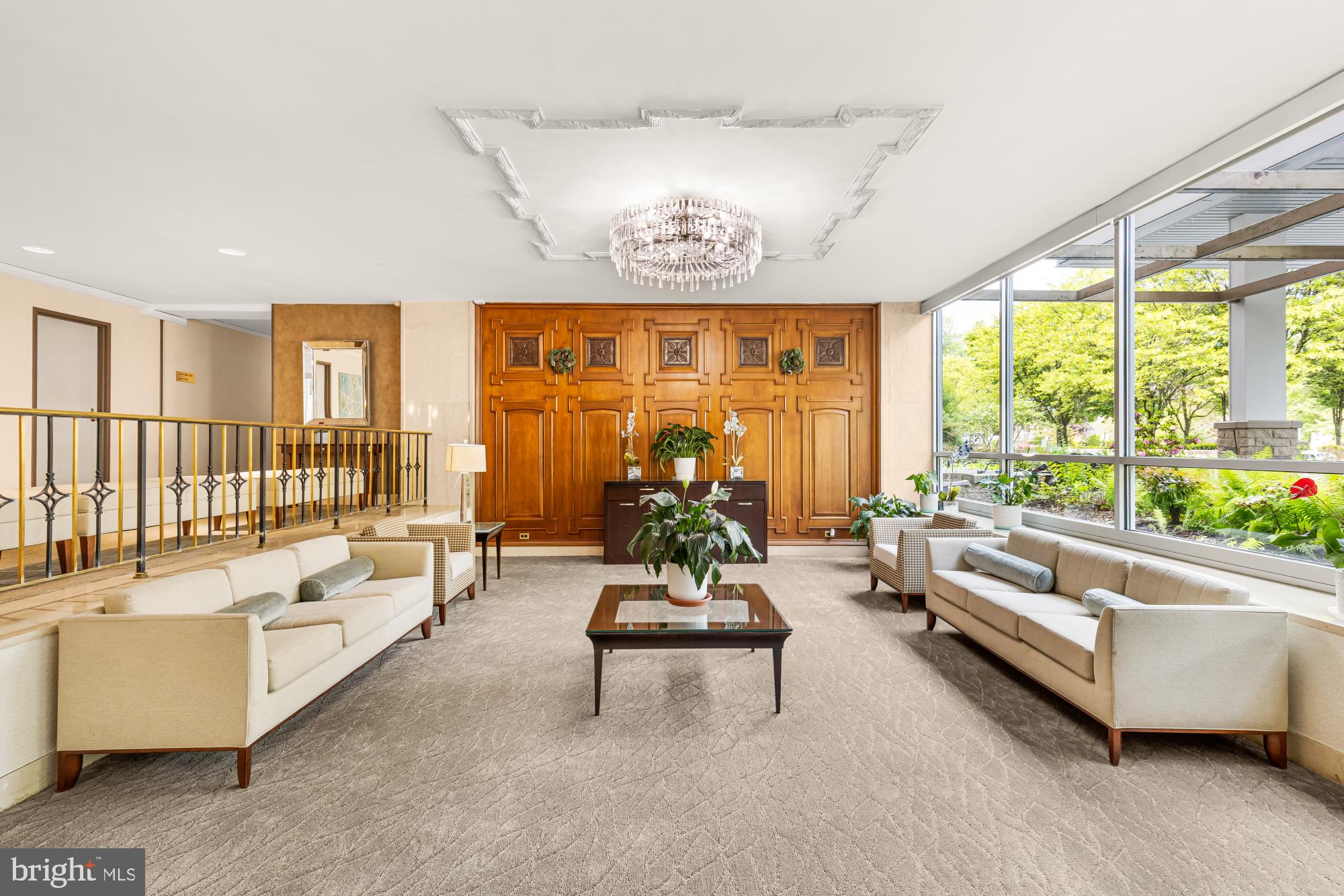 1900 LYTTONSVILLE ROAD 818