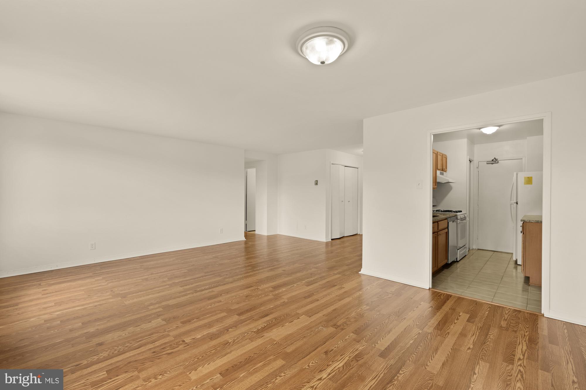 1900 LYTTONSVILLE ROAD 818