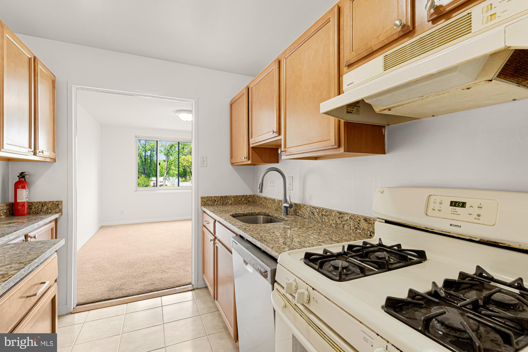 1900 LYTTONSVILLE ROAD 818