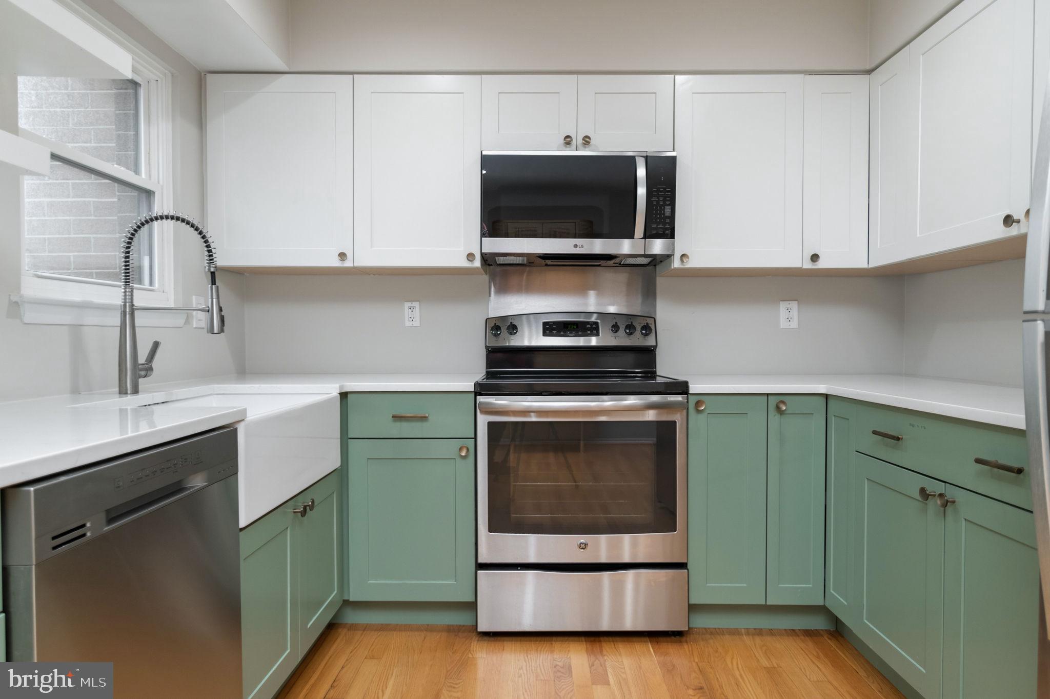 5304 KING CHARLES WAY