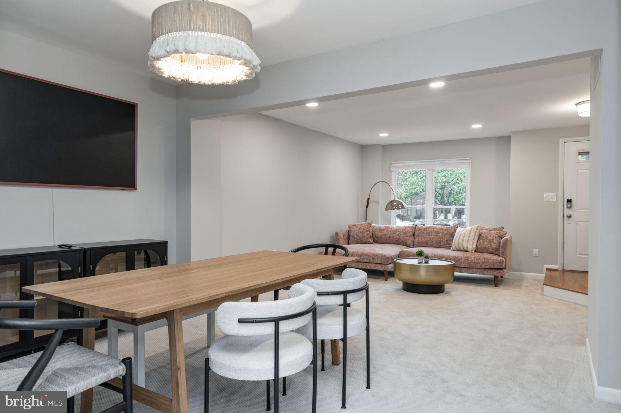 5304 KING CHARLES WAY