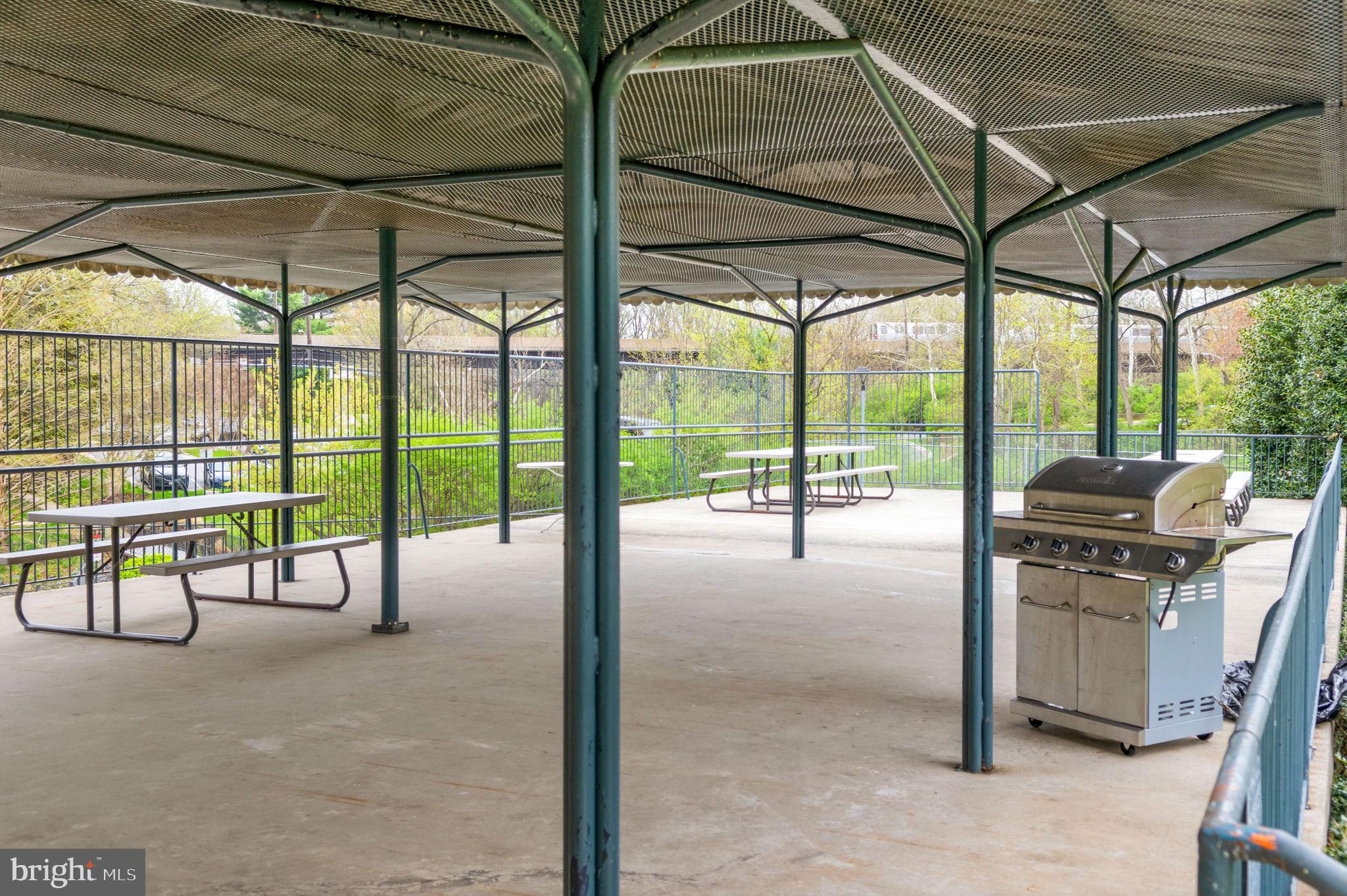 5304 KING CHARLES WAY